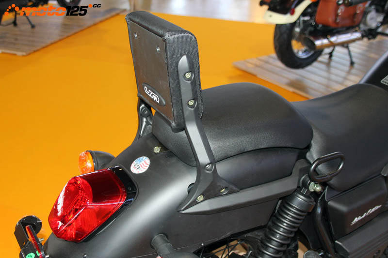 Motorama Madrid 2021 - UM Renegade Commando Black Edition 125